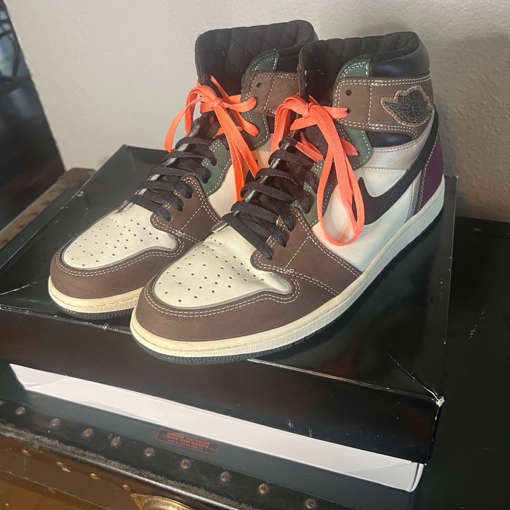 Men's High-Top Sneakers with Orange Laces